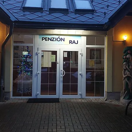 Raj Penzión pre hostí *